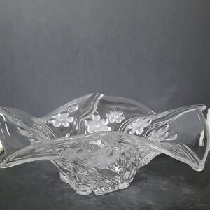 Vintage Mikasa Flared Swirl Crystal Glass Floral Ruffled Bowl